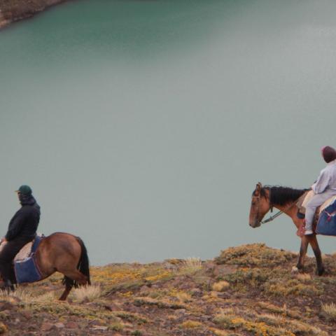 Laguna Baya Cabalgando los Andes