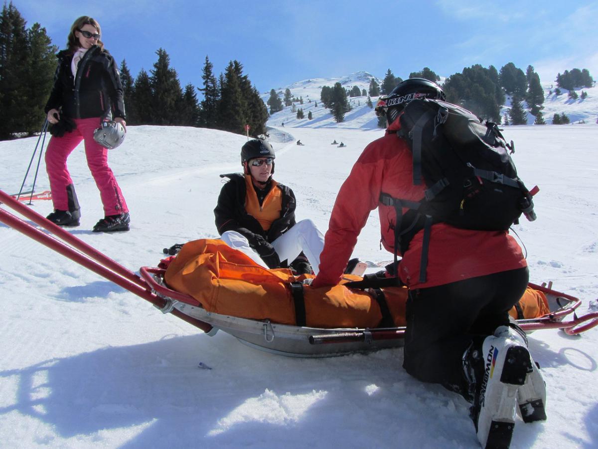 Botiquín de Primeros Auxilios para montaña o zonas agrestes.