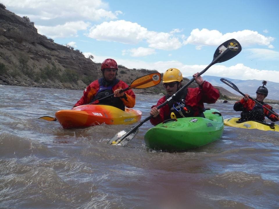 clinica de iniciacion al kayaking de aguas blancas772