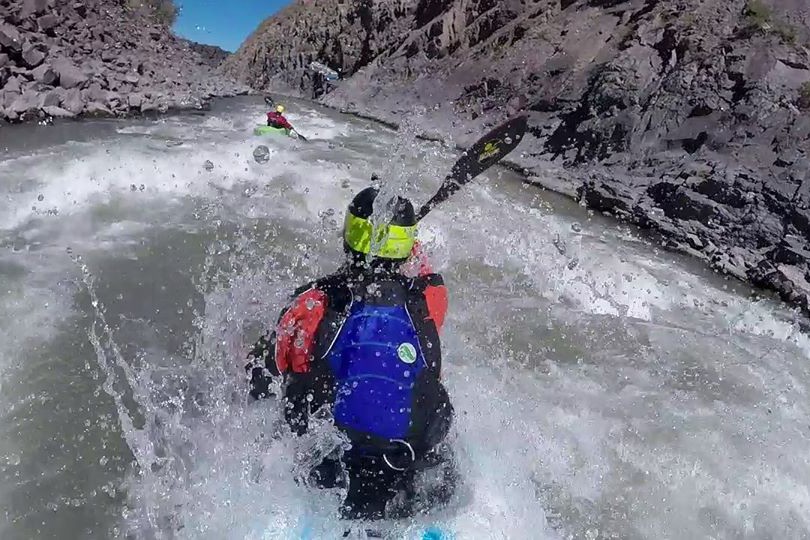 clinica de iniciacion al kayaking de aguas blancas816