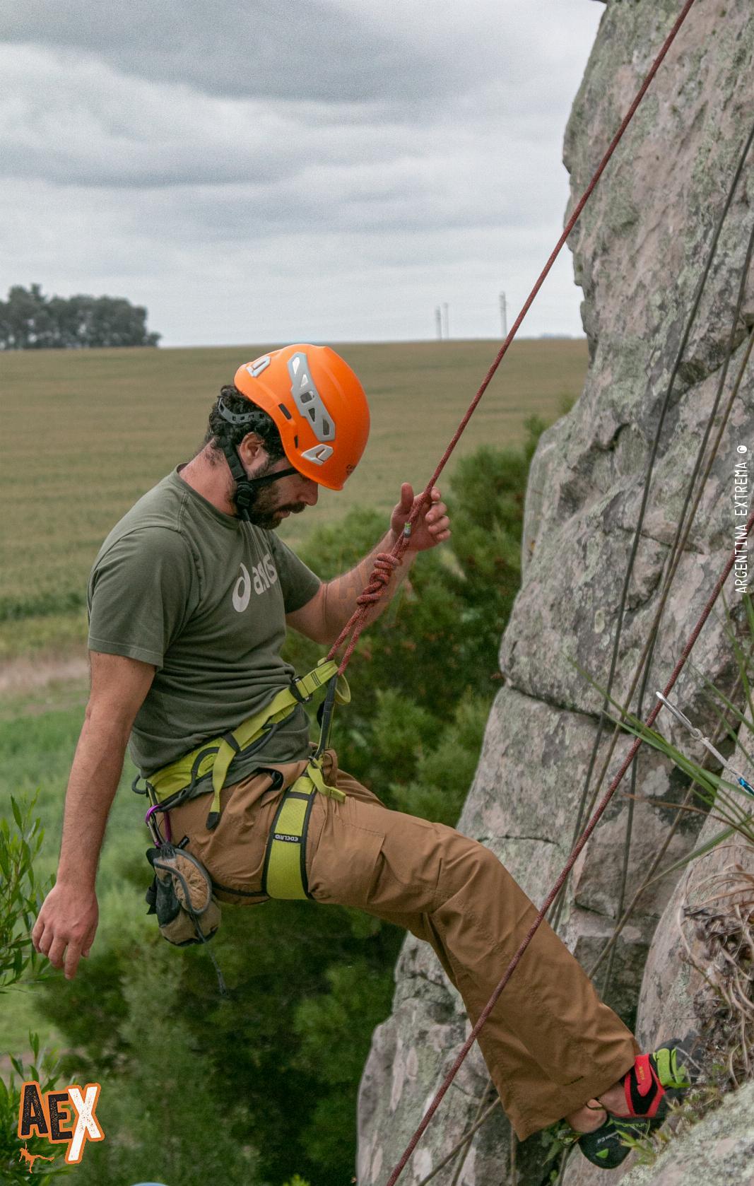 Curso de Escalada en Roca Básico Intensivo-Dictado en las sierras de Buenos Aires-2 días