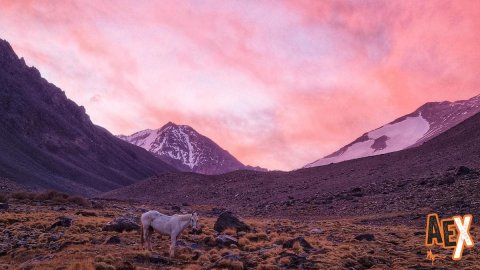 Picos 4 y 3 al fondo desde el campamento de aproximación