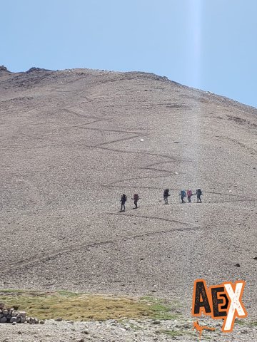 ascendiendo en zig zag desde La Montura