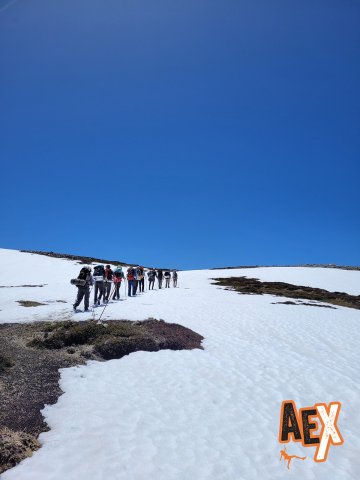 subiendo al paso, con nieve