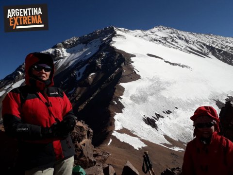 ascendiendo, con el Pico 3 atrás
