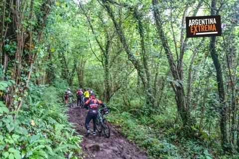 Senderos con mucho barro en el camino de santiago