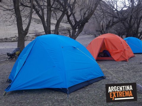 campamento junto a puestos