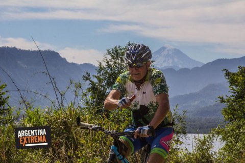 Un titán el Cruce de los Andes en MTB