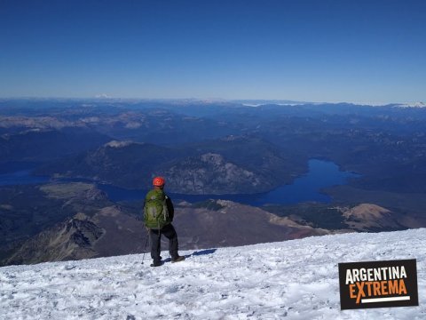 Lago Paimun desde la cima del Lanin