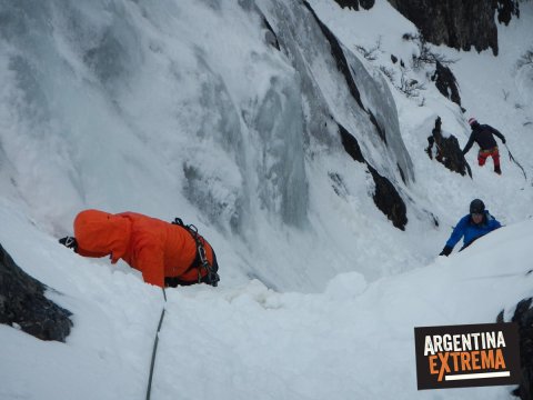 corredores de nieve encordado