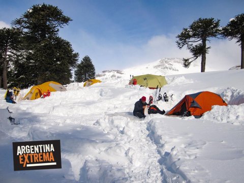 Curso de Iniciación al montañismo invernal - Escalada en Hielo - Trekking en nieve