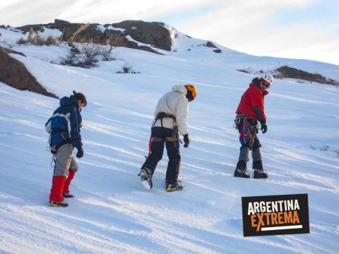 Curso de Iniciación al montañismo invernal - Escalada en Hielo - Trekking en nieve