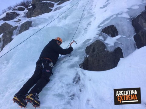 Winter Mountaineering - Beginners - Ice climbing Course - Winter trekking - Vallecitos - Cordón del Plata, Mendoza