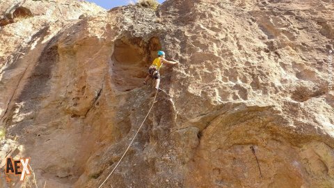Curso y salida de escalada en roca - Cordoba