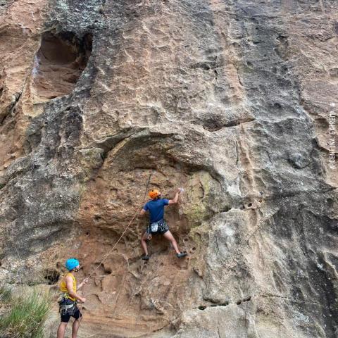 Curso y salida de escalada en roca - Cordoba
