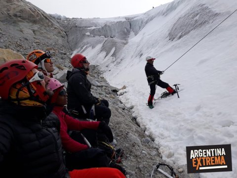 práctica de escalada en hielo recreativa
