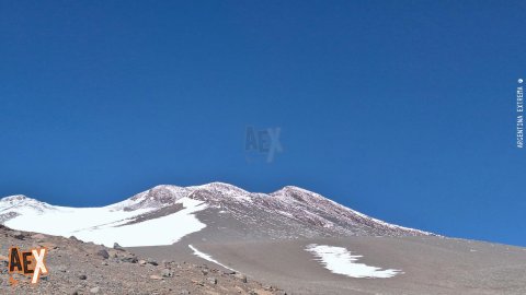 Expedición Nevado de Pissis - Montañismo de altura - ascenso a cumbre - Catamarca 