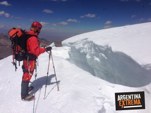 Gran grieta en el último tramo hacia la cumbre