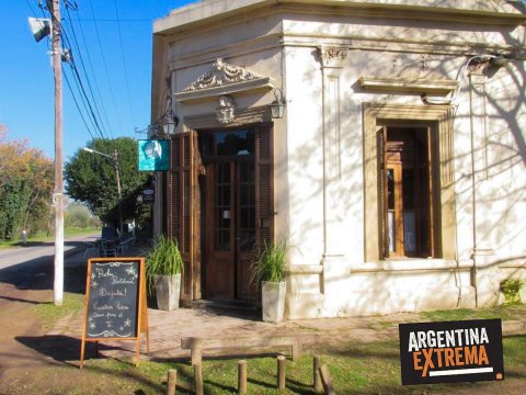 Los edificios del pueblo con aires coloniales