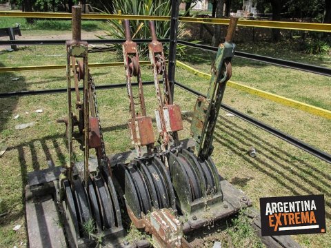Partes de la estacion abandonada, los desvios o agujas de cambio