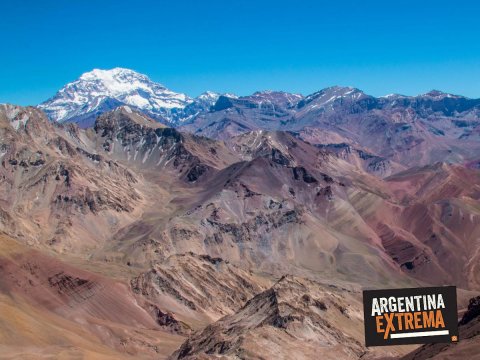 El aconcagua de fondo
