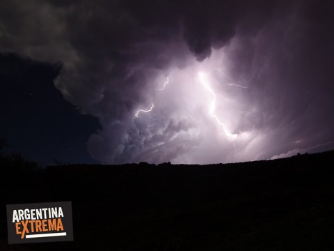 Relámpago visto desde el campamento