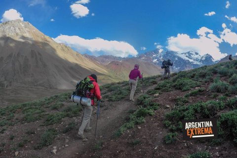Trekking Cruce de los Andes - Paso el Portillo y Paso Piuquenes - Trekking De Mendoza a Chile  