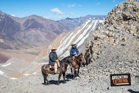 Trekking Cruce de los Andes - Paso el Portillo y Paso Piuquenes - Trekking De Mendoza a Chile  
