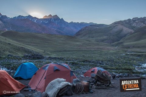 Trekking Cruce de los Andes - Paso el Portillo y Paso Piuquenes - Trekking De Mendoza a Chile  