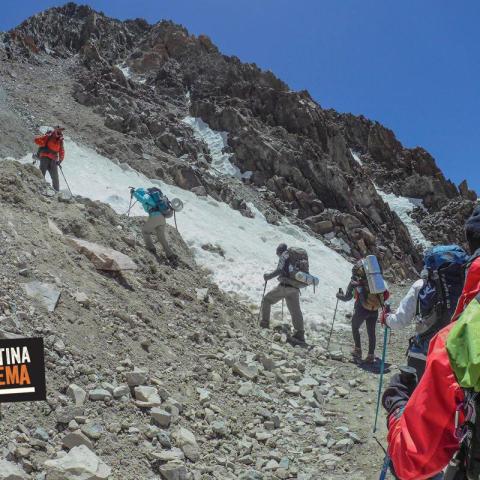 Trekking Crossing the Andes - Tunuyán, Cajón de los Arenales, refugio Real de la Cruz, Paso Portillo-Piuquenes, Santiago de Chile 