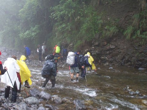 cruce del Rio Jaya, en el PN Campo de los Alisos