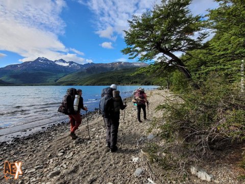Trekking El Chalten - Travesia Vuelta al Milanesio - Lago del Desierto - Santa Cruz