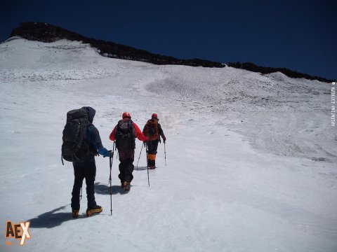 Volcán Maipo - Ascenso a cumbre - Reserva Natural Laguna del Diamante - Mendoza