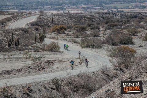 Subiendo hacia Molinos - Cicloturismo