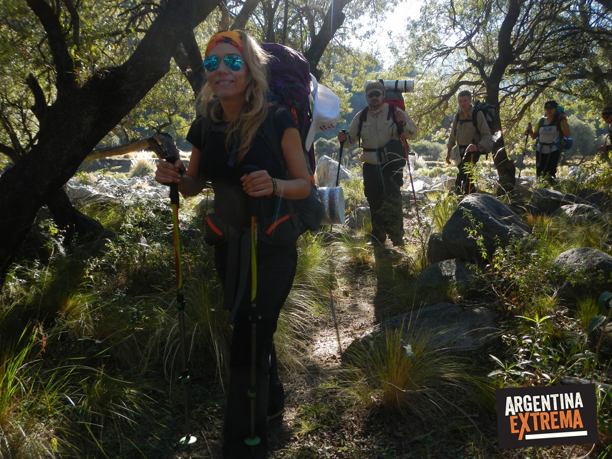 trekking mujer linda